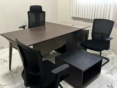 Executive 4 office desk set with ergonomic chairs meeting Tabel - used