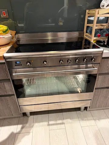 Smeg 90cm Electric Cooker – Stainless Steel – Excellent Condition
