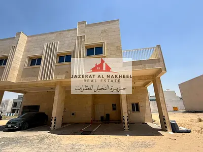 فرصه استثماريه مميزه للبيع في الحوشي بنايه بتشطيب ديلوكس بموقع مميز جدا تملك حر للعرب تفاصيل 6 غرف وصاله و 4 محلات تجاريه وجاهز للسكن او استثمار