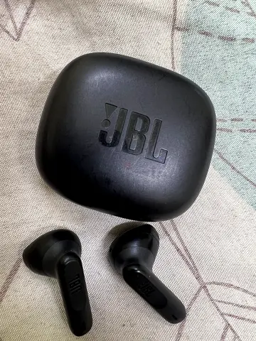 JBL True Wireless Earbuds with Charging Case - Black (Used)