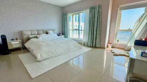 Large 2 Bed + Maid | Lake Point | High Floor