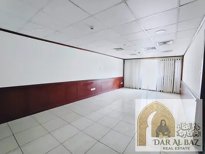 Office for annual rent, Al Wahda Street, ready for immediate occupancy, free air conditioning. An investment opportunity for business owners.