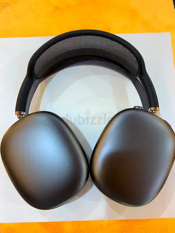 Apple AirPods Max Lightning Port