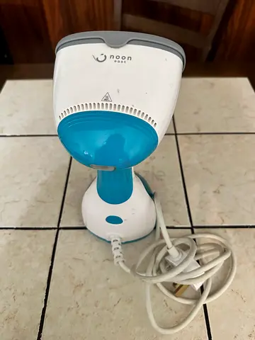 Noon brand Handheld Garment Steamer - Compact and Lightweight (Good Condition) 1200 W