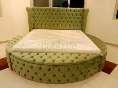 Round Tufted Green Velvet King Bed with Headboard