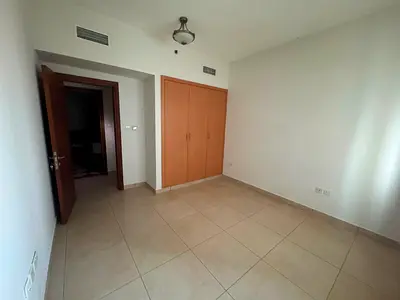 شقة غرفتين وصاله إطلالة بحرية على مسرح المجاز مباشرة غرفة ماستر ستور بلكونه إطلالة بحريه خزائن بالحائط تكييف مركزي مجانيّ باركينج مجاني