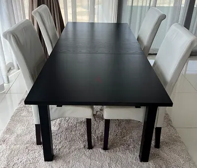 Extendable dining table and chairs