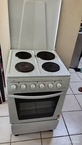 Electric cooker with 4 hotplates and oven - Low price