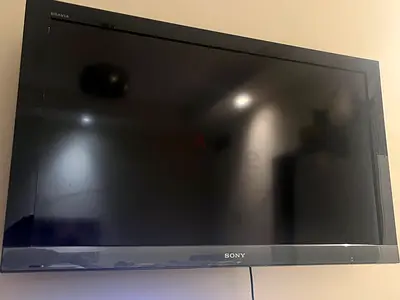 Sony BRAVIA flat panel TV - good condition