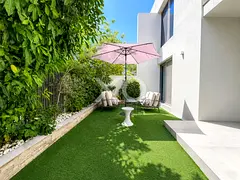 Single Row | Landscaped | Fitted Kitchen