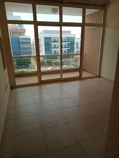 Room w balcony nr adcb metro