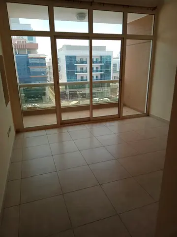 Room w balcony nr adcb metro