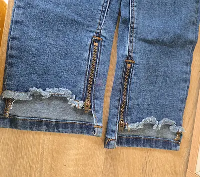 VERO MODA Blue distressed ankle-zip womens jeans, size 28