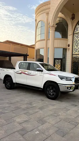 Toyota Hilux SR5 2025 GCC Specs
