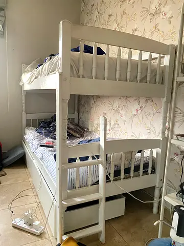 White Wooden Bunk Bed - Solid Frame, with ikea mattresse Good Condition