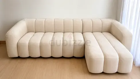 Cream modular L-shaped 5 seater sofa with warranty.