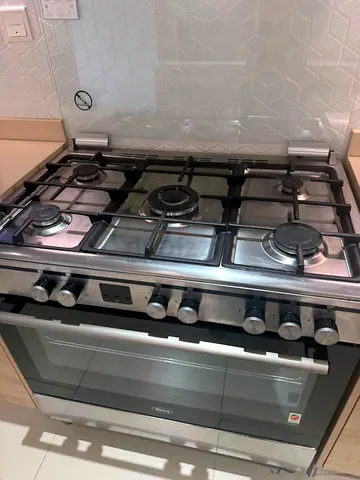 Stainless Steel 5-Burner Gas Cooker with Oven - Good Condition