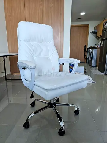 White High-Back Office Chair with Padded Armrests and Wheels, adjustable, good condition
