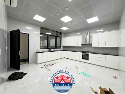 Luxurious 5 Master Bedrooms Hall Majlis Maidroom villa with Covered Parking for rent in Madinat Al
