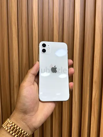 iPhone 11 — 64GB