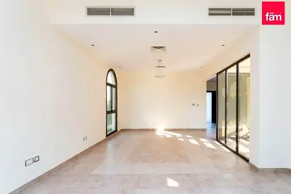 Vacant | Single Row | Semi Furnished | Upgraded