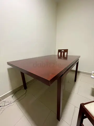 Dining Table with 6 chairs in very good condition