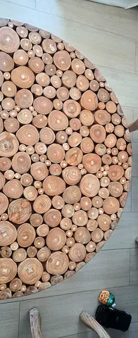 Round wooden slice coffee table top - natural log slice design