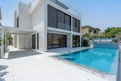 Renovated Palm Jumeirah Villa With Private Beach