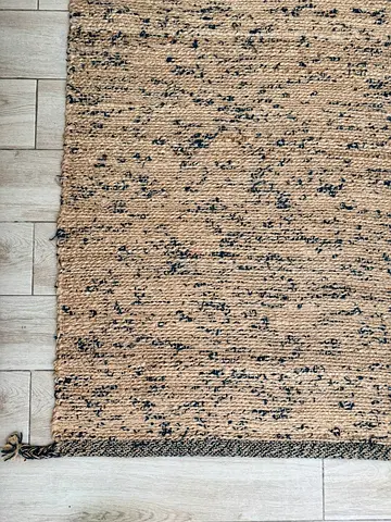 Woven jute rug 135 x 200 cm