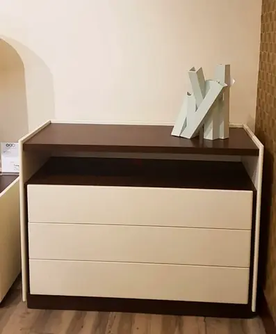 Italian MolteniC 5050 Chest of 3 Drawers dresser in Eucalyptus/Silice finish L128 D54 H85 cm