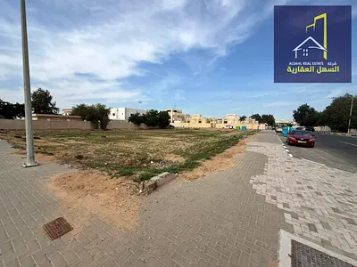 للبيع ارض في منطقه الفلج با الشارقه علي ثلاث شوارع