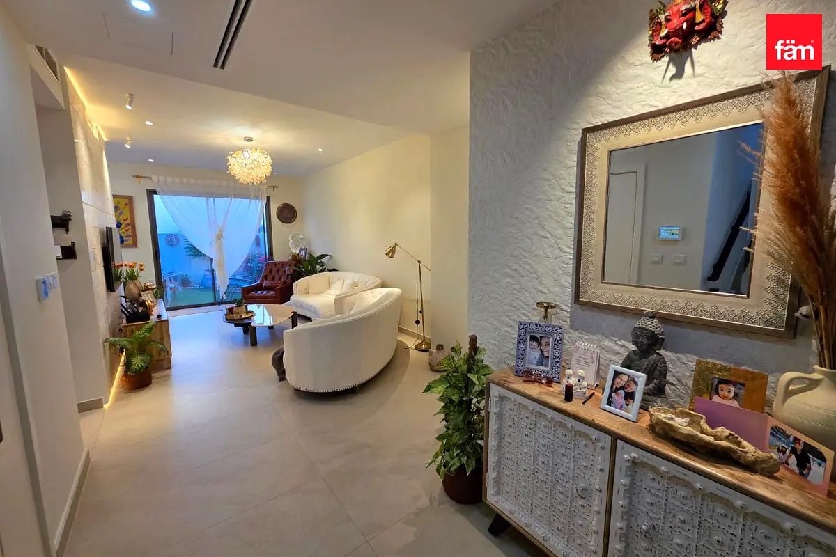 Fully Furnished & Upgraded|Single Row|Private Plot