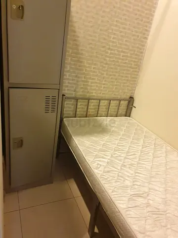 PARTITION NEAR INSURANCE MARKET METRO
