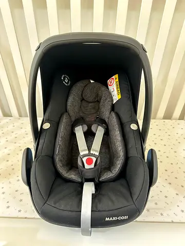 Maxi-Cosi Infant Car Seat (Rear-facing) - Good Condition