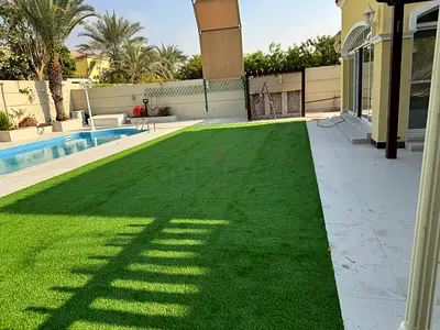High-quality Artificial Grass Turf - Large Lawn Roll, Like New