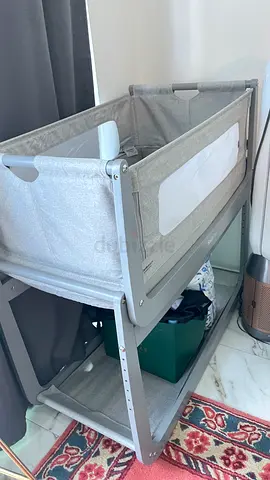 Bed/ baby crib