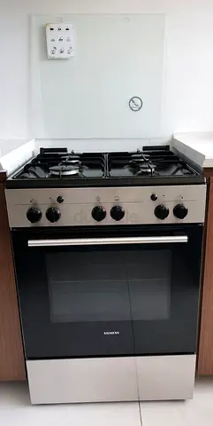 Siemens freestanding gas oven and hob - excellent condition