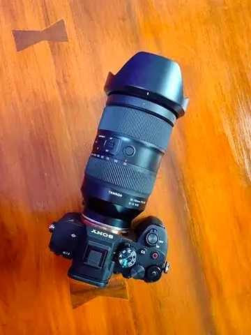 sony a7IV body+grip+4 batteries+ tamron 20-40mm