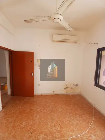 NO DEPOSIT//CHEAP PRICE WITH BALCONY and SPLIT AC FiTTEDNEAR LULU HAPER MARKET AND KACHA PARKING FAMILY BUILDING