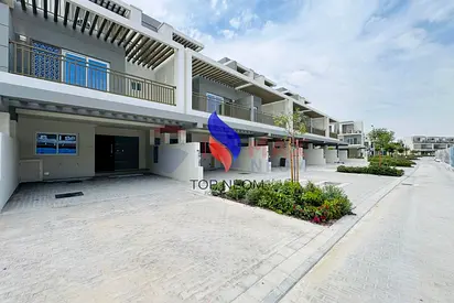 READY TO MOVE - 4BR - MODERN LIVING