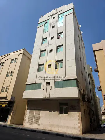 للبيع  بناية في البوطينة  مساحة الارض 2000  قدم مربع  بناية جدا نظيفة ملبسة بالحجر كامل  عبارة عن ارضي + 6 طوابق  مؤلفة من 13 استديو و 6 غرفة وصالة