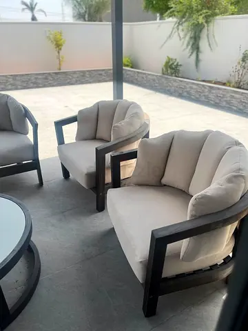 Outdoor lounge set: 4 cushioned armchairs + 1 cushioned two-seater sofa + nesting coffee tables