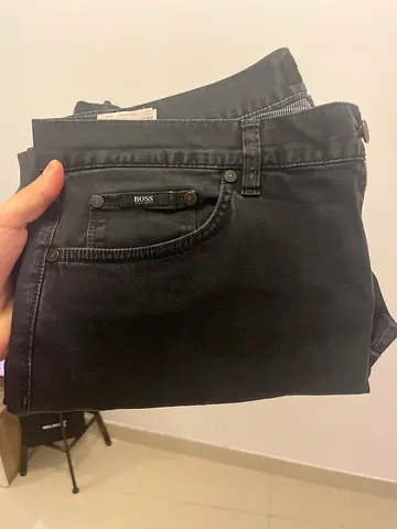 Boss Black slim-fit jeans (used) - size 32