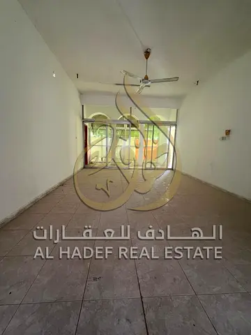 فيلا للبيع في الحزانة الشارقة بسعر لقطة لدواعي السفر مساحات واسعة 3 غرف ومجلس وحوش خاص فرصة مميزة للامتلاك