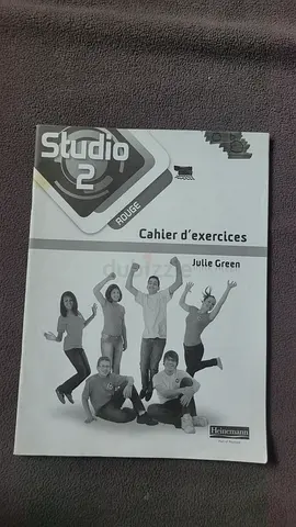 Studio 2 Rouge Cahier dexercises (Student Workbook) by Julie Green