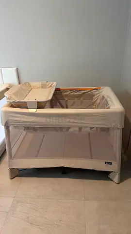 Like new 4Moms Breeze Plus Portable Playard With Removable Bassinet And Baby Changing Station