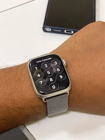 Apple Watch (Silver) with Milanese Loop - Good Working Condition