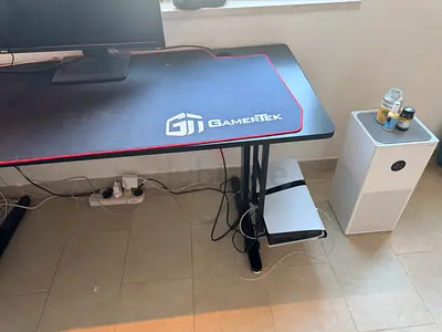 L-shaped gaming/office desk with large mousepad - sturdy metal frame