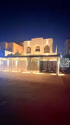فيلا فاخرة للبيع المويهات 3  موقع مميز مساحة الأرض 5000   تشطيبات سوبر ديلوكس  تملك حر لجميع الجنسيات  تتكون من   5 غرف ومجلس وصاله ومطبخ كبير وحوش  ا