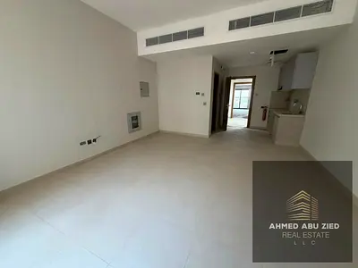اشيك وافخم استوديو اول ساكن مع مطبخ شبه منفصل وحكام تبلغ مساحته 590 _قريب من مطار الشارقة _علي شارع محمد بن زايد _قريب من الخدمات والمواصلات _السعر ال